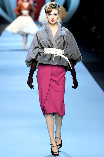 Look 11